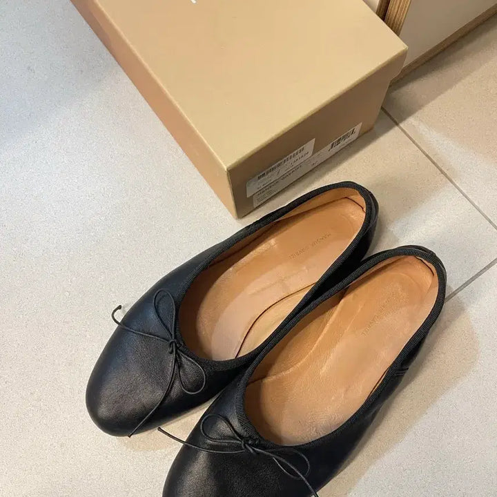 [SOLD OUT] 만수르가브리엘 램 발레리나 플랫 (37/240)