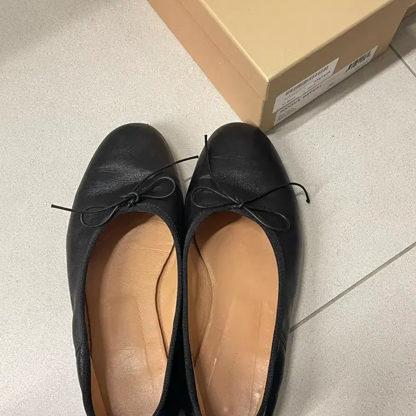 [SOLD OUT] 만수르가브리엘 램 발레리나 플랫 (37/240)