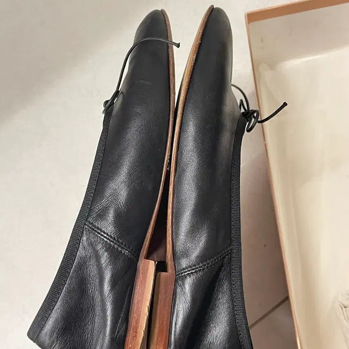 [SOLD OUT] 만수르가브리엘 램 발레리나 플랫 (37/240)