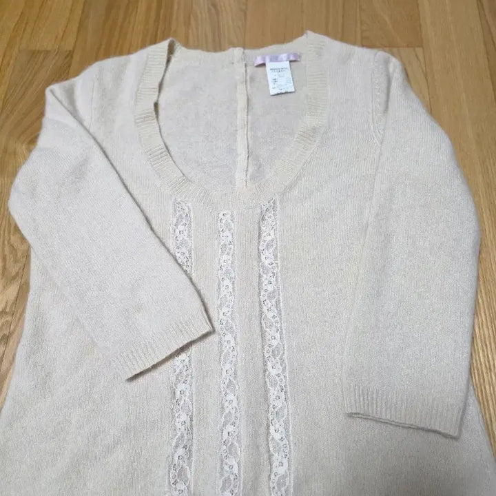 [BUNJANG] Cashmere 100% Lace Embellished Knit Ivory / 캐시미어 100 레이스 장식 니트 아이보리