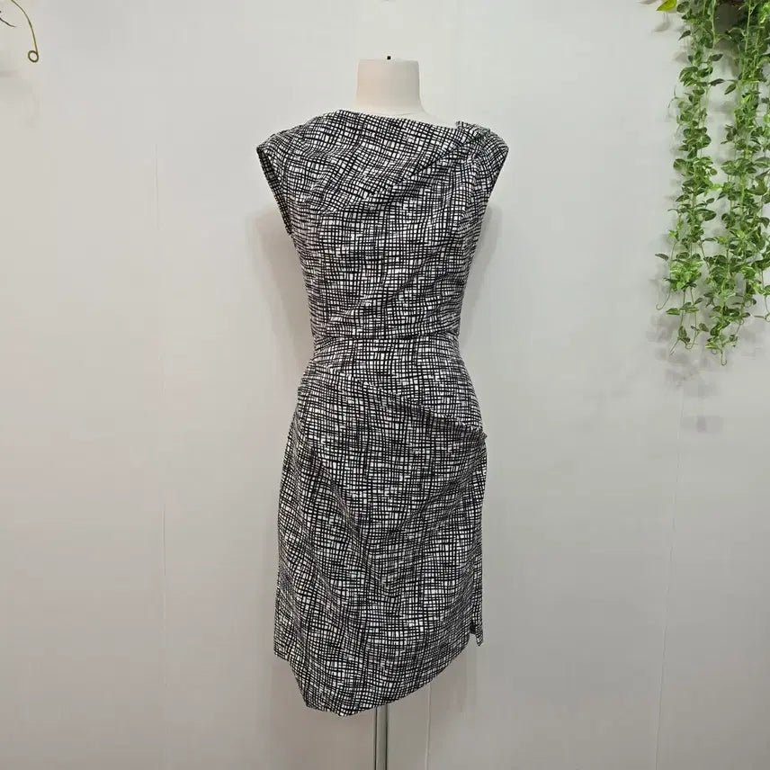 [BUNJANG] MojoSphin Sleeveless Dress / 모조에스핀 민소매 원피스