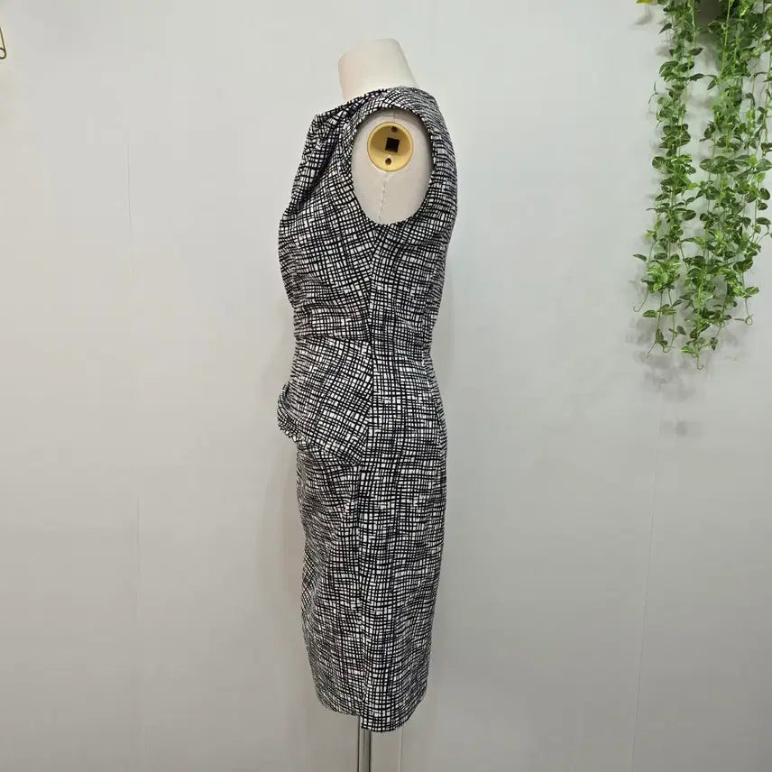 [BUNJANG] MojoSphin Sleeveless Dress / 모조에스핀 민소매 원피스