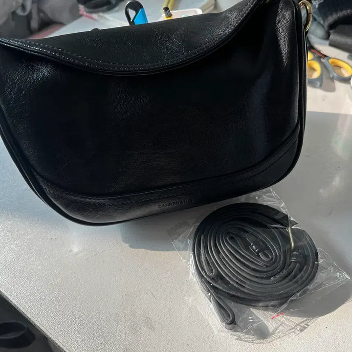 [BUNJANG] CAHRESHE Black Leather Crossbody Bag / CAHRESHE 블랙 레더 크로스백 + 스트랩