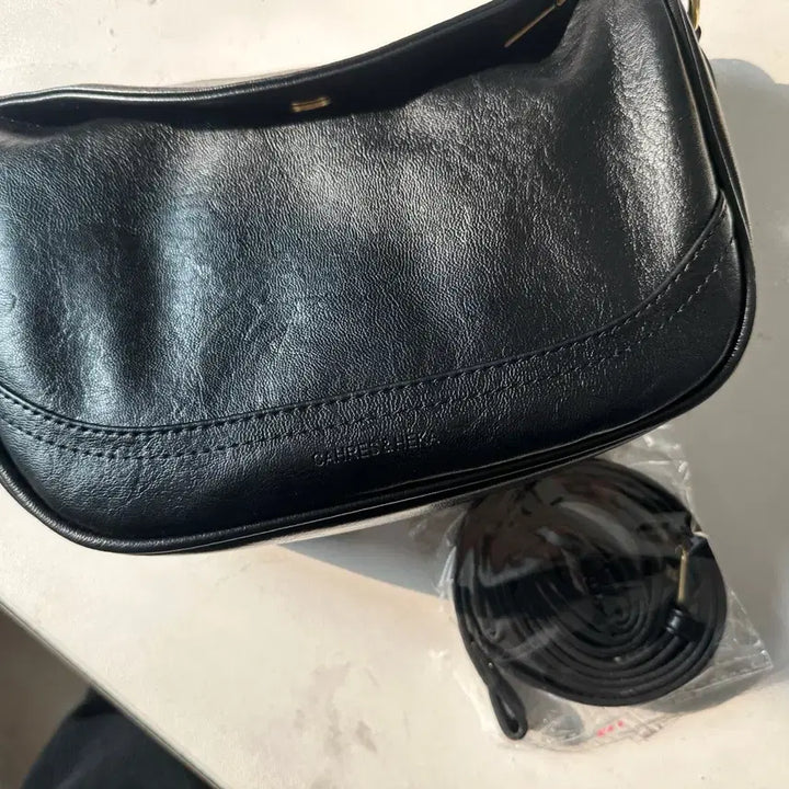 [BUNJANG] CAHRESHE Black Leather Crossbody Bag / CAHRESHE 블랙 레더 크로스백 + 스트랩