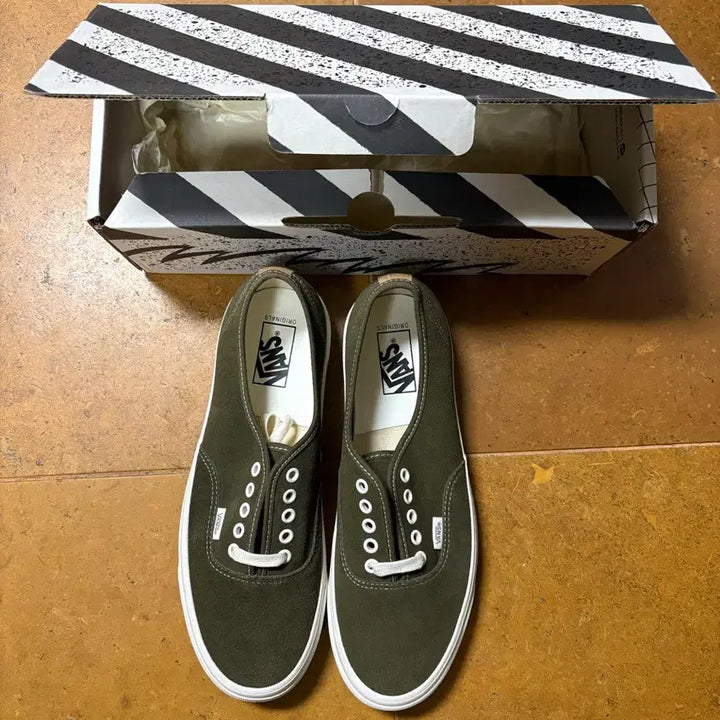 [BUNJANG] Vans Vault Authentic Olive Suede Sneakers / 290 반스 볼트 어센틱 스웨이드 올리브/카키