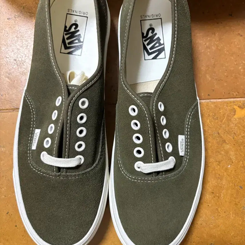 [BUNJANG] Vans Vault Authentic Olive Suede Sneakers / 290 반스 볼트 어센틱 스웨이드 올리브/카키