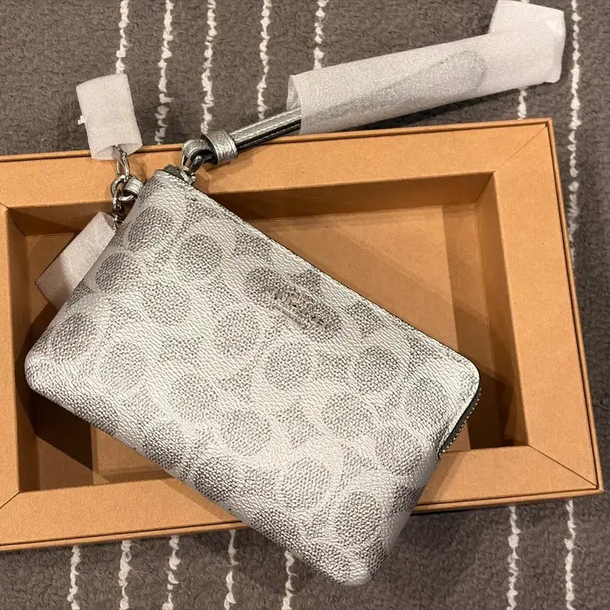 [BUNJANG] Coach Signature Canvas Zip Wallet / 코치 시그니처 캔버스 집 월렛 실버