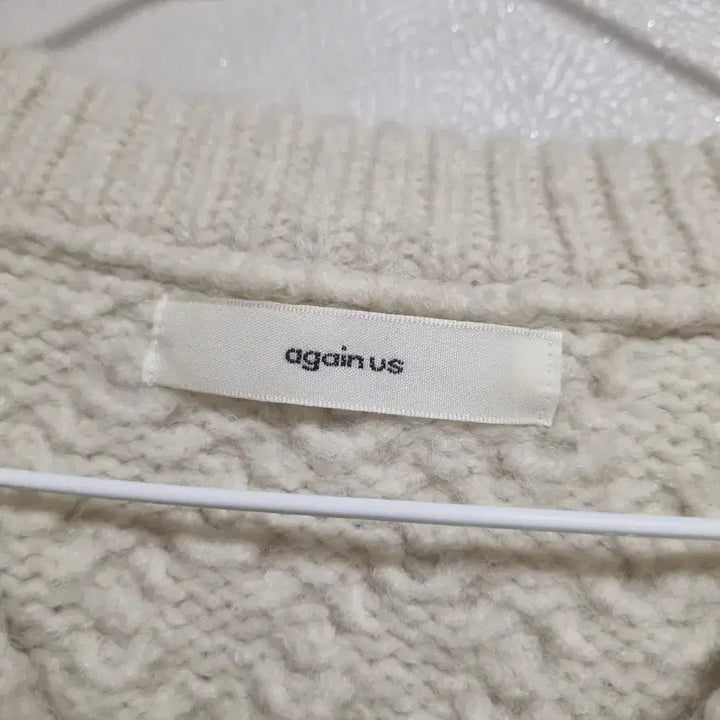 [BUNJANG] V-Neck Cable Knit Crop Sweater / 브이넥 케이블 크롭 니트 42번