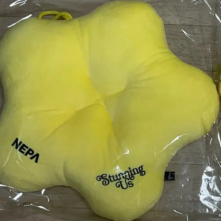 [BUNJANG] Lee Junho Stunning Us Fanmeeting Cushion / (미개봉/택포) 이준호 스터닝어스 팬미팅 쿠션 방석