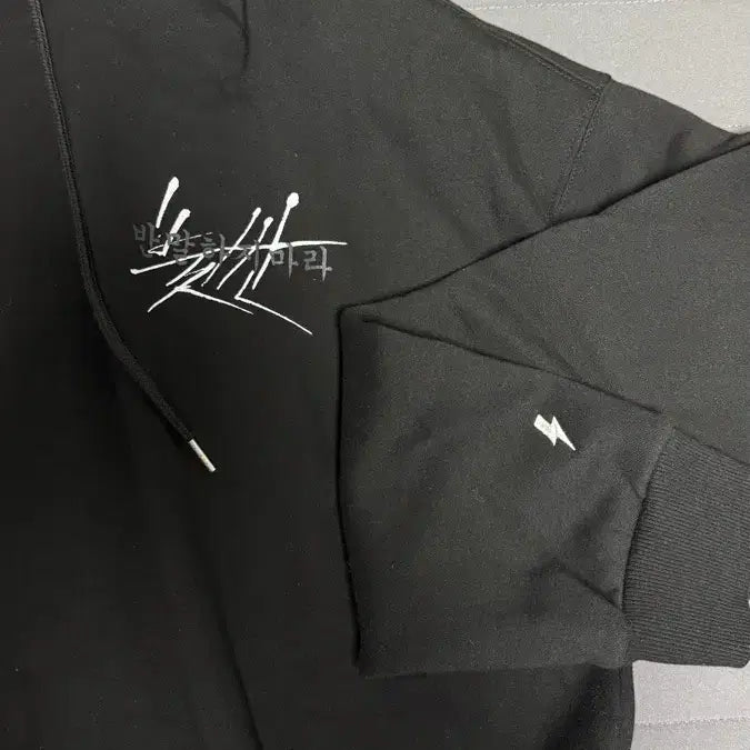 [BUNJANG] Jung Sang Soo X ROKX Collaboration Hoodie Black / 정상수 롸킥스 콜라보 굿즈 후드티 블랙 판매합니다.