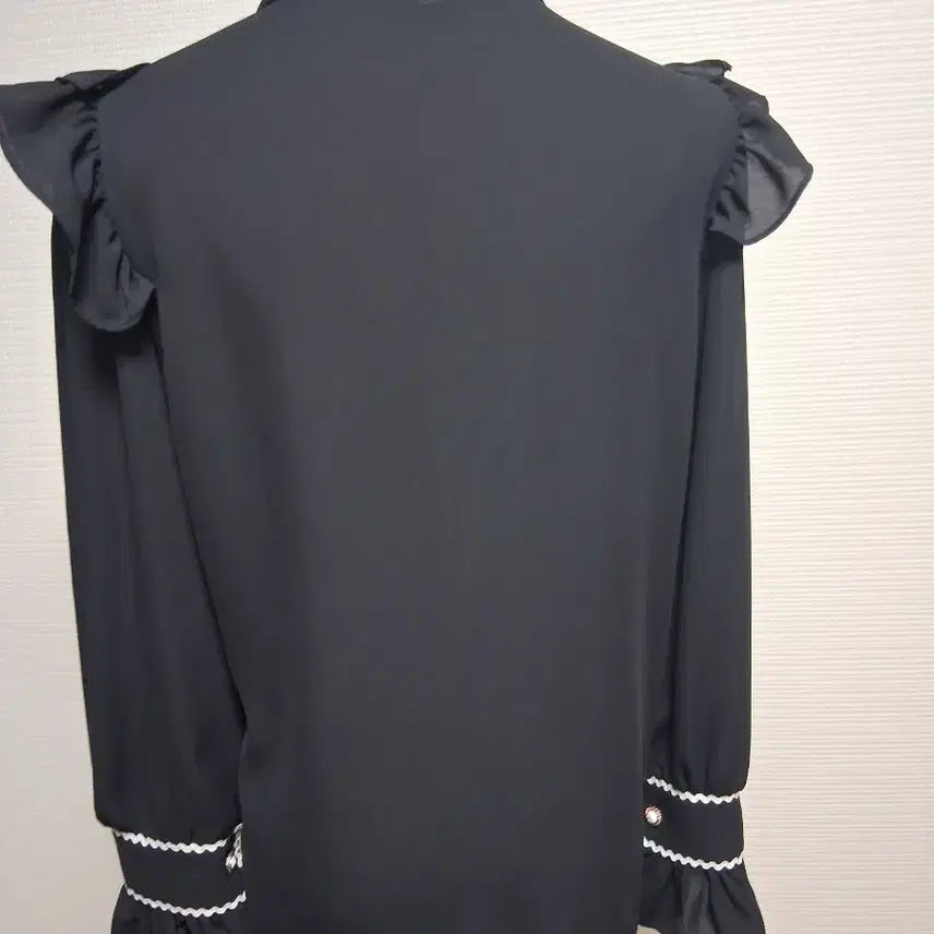 [BUNJANG] Black Frill Blouse - Size 66 / 프릴 블랙 블라우스66  그외 긴팔 셔츠 66