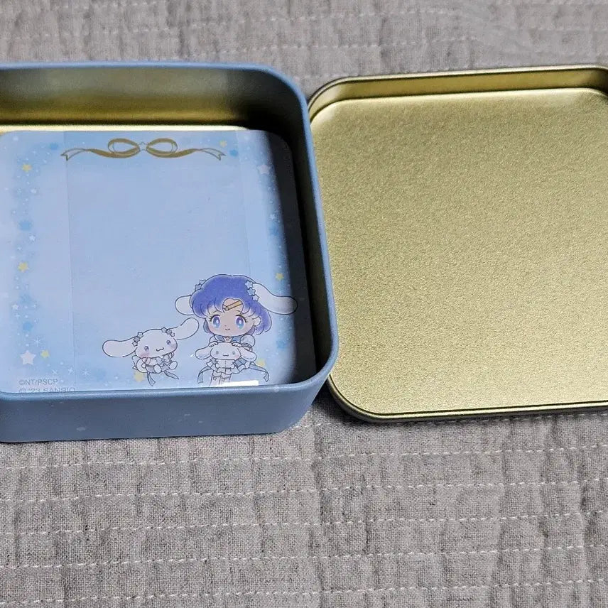 [BUNJANG] Sanrio x Sailor Moon Collaboration Tin Case &amp; Memo Pad Set Cinnamonroll x Mercury / 산리오X세일러문 콜라보 틴케이스 메모지 세트 시나모롤x머큐리