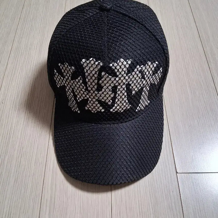 [BUNJANG] Black Cross Embroidery Mesh Cap Hat / 블랙 크로스 자수 메쉬캡 모자