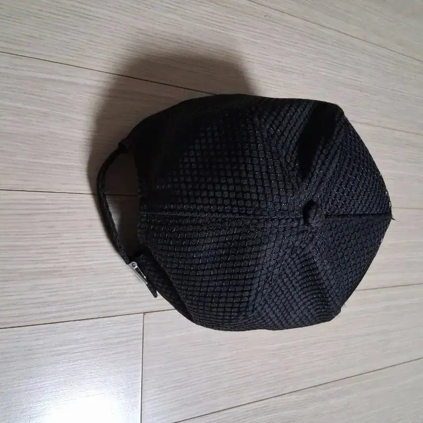 [BUNJANG] Black Cross Embroidery Mesh Cap Hat / 블랙 크로스 자수 메쉬캡 모자