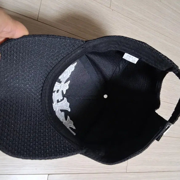 [BUNJANG] Black Cross Embroidery Mesh Cap Hat / 블랙 크로스 자수 메쉬캡 모자
