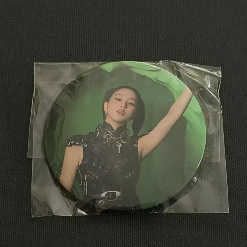 [BUNJANG] Soundwave Jisoo Portrait Can Badge / 사운드웨이브 블랙핑크 지수 초상 캔뱃지 미개봉