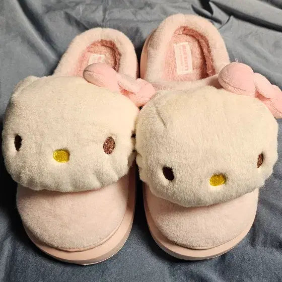 [SOLD OUT] 헬로키티 털 실내화 핑크