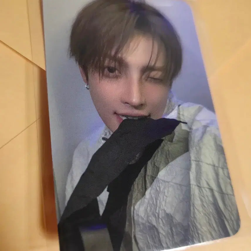 [BUNJANG] ATEEZ Hongjoong TSUTAYA Photocard / 에이티즈 홍중 싱글즈 포카  (Singles JAPAN TSUTAYA)
