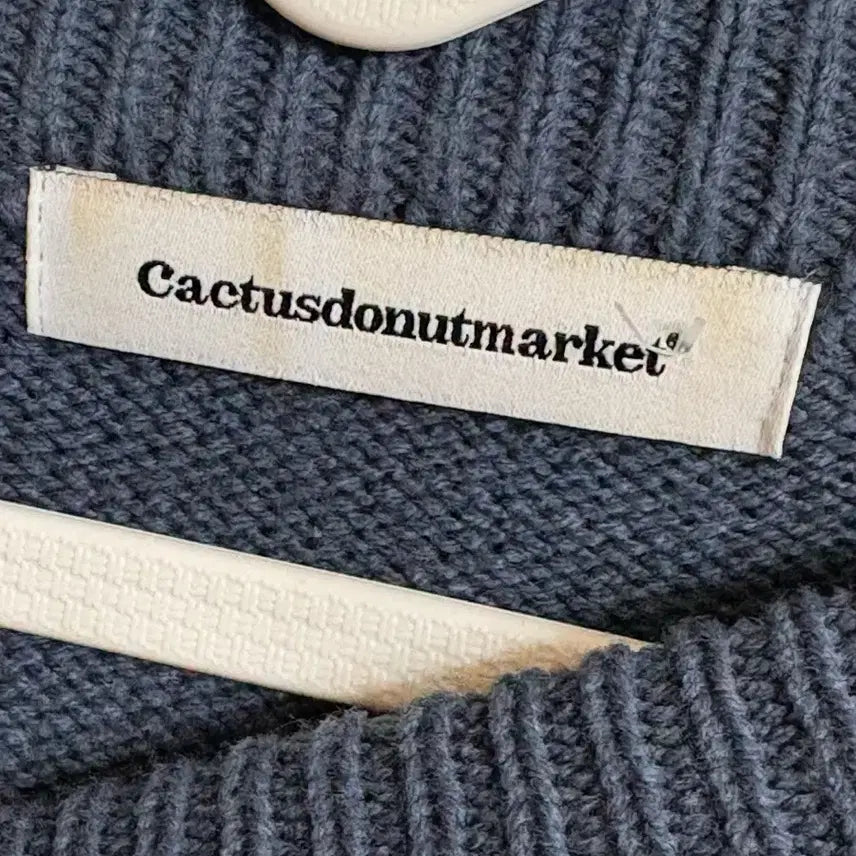 [BUNJANG] Cacster Donut Market Knit Sweater / 캑스터도넛마켓 니트