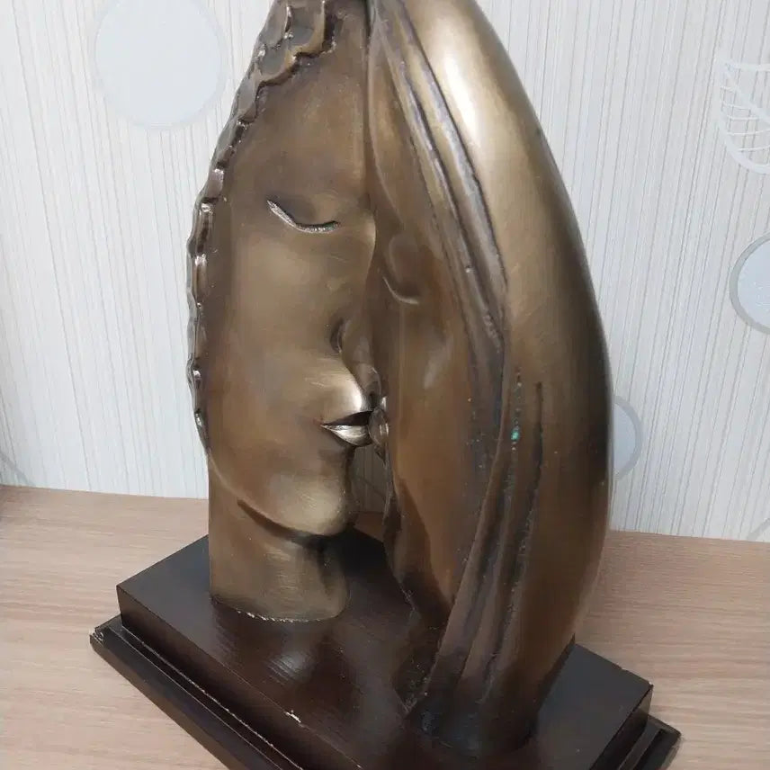 [BUNJANG] Bronze Kissing Couple Sculpture / 키스하는 남녀 청동 조각상