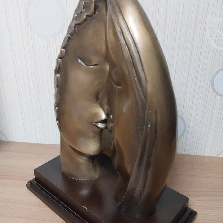 [BUNJANG] Bronze Kissing Couple Sculpture / 키스하는 남녀 청동 조각상