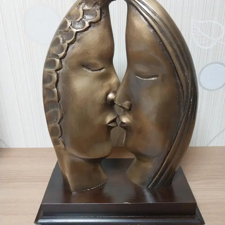 [BUNJANG] Bronze Kissing Couple Sculpture / 키스하는 남녀 청동 조각상