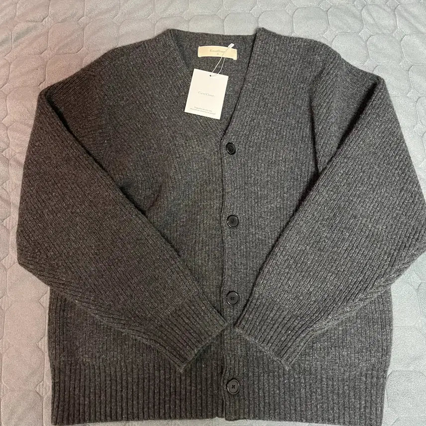 [BUNJANG] First Floor V-Neck Cardigan / [새상품] 퍼스트플로어 브이넥 가디건