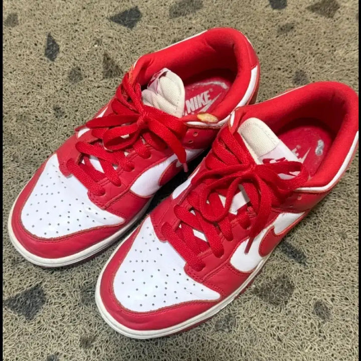 [BUNJANG] Nike Dunk Low SP University Red Sneakers (235) / 나이키 덩크 로우 SP 유니버시티레드 (235)
