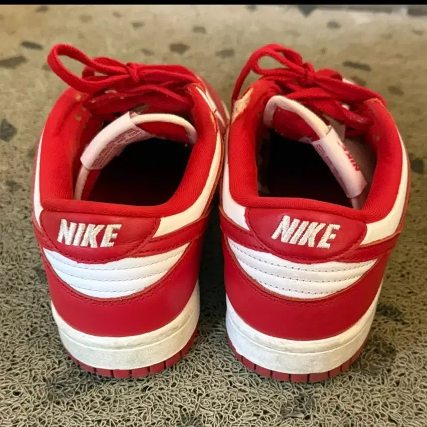 [BUNJANG] Nike Dunk Low SP University Red Sneakers (235) / 나이키 덩크 로우 SP 유니버시티레드 (235)