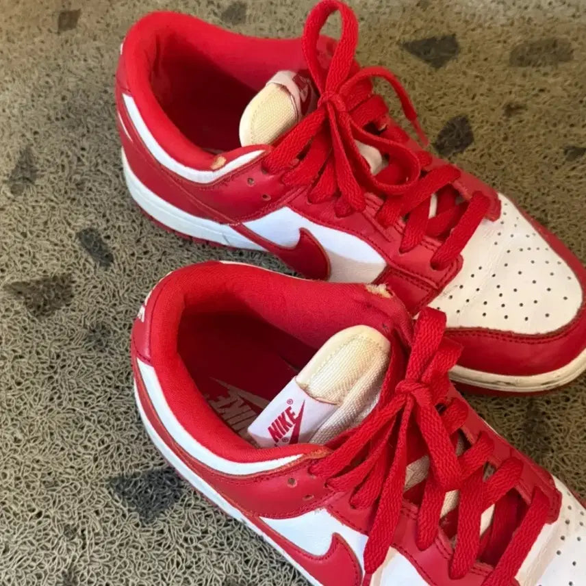 [BUNJANG] Nike Dunk Low SP University Red Sneakers (235) / 나이키 덩크 로우 SP 유니버시티레드 (235)