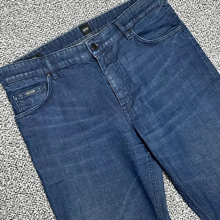 [SOLD OUT] 휴고보스 데님 백로고 청바지