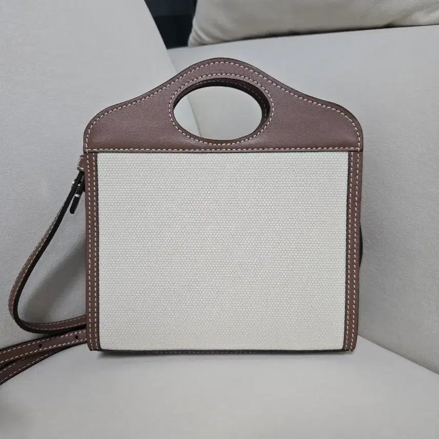 [BUNJANG] Burberry Micro Two-Tone Pocket Crossbody Bag / 버버리 마이크로 투톤 포켓 크로스백