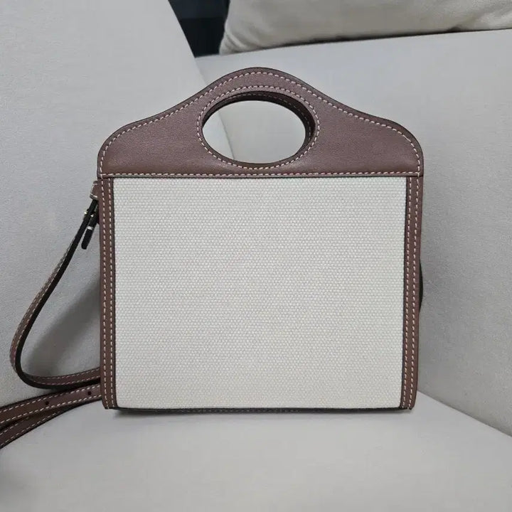 [BUNJANG] Burberry Micro Two-Tone Pocket Crossbody Bag / 버버리 마이크로 투톤 포켓 크로스백