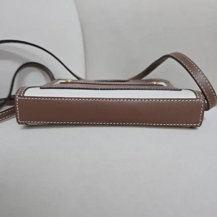 [BUNJANG] Burberry Micro Two-Tone Pocket Crossbody Bag / 버버리 마이크로 투톤 포켓 크로스백