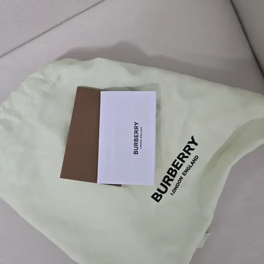 [BUNJANG] Burberry Micro Two-Tone Pocket Crossbody Bag / 버버리 마이크로 투톤 포켓 크로스백