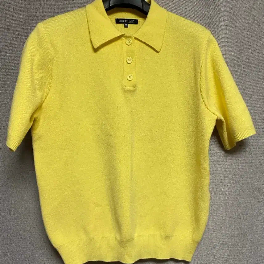 [BUNJANG] Studio Lab Canary Yellow Knit Short-Sleeve Top (Size 55 Recommended) / [스튜디오랩] 개나리 노랑 카라 니트 반팔 ( 55추천)
