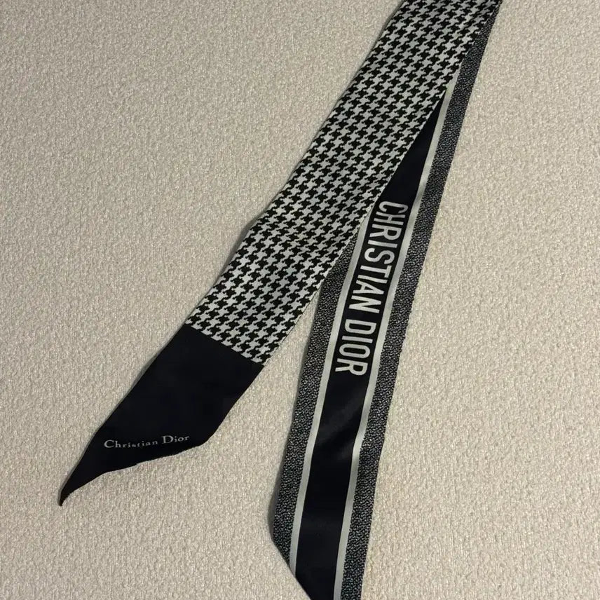 [BUNJANG] Dior 30 Montaigne Mitzah Scarf Silk Twill / 디올 30 몽테인 미차 스카프 실크 트윌 블랙 화이트