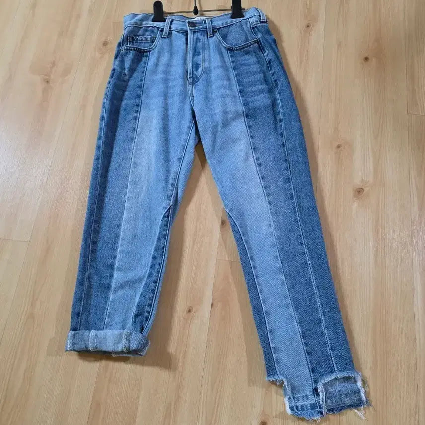 [SOLD OUT] FRAME Denim 투톤 컷오프 청바지 26