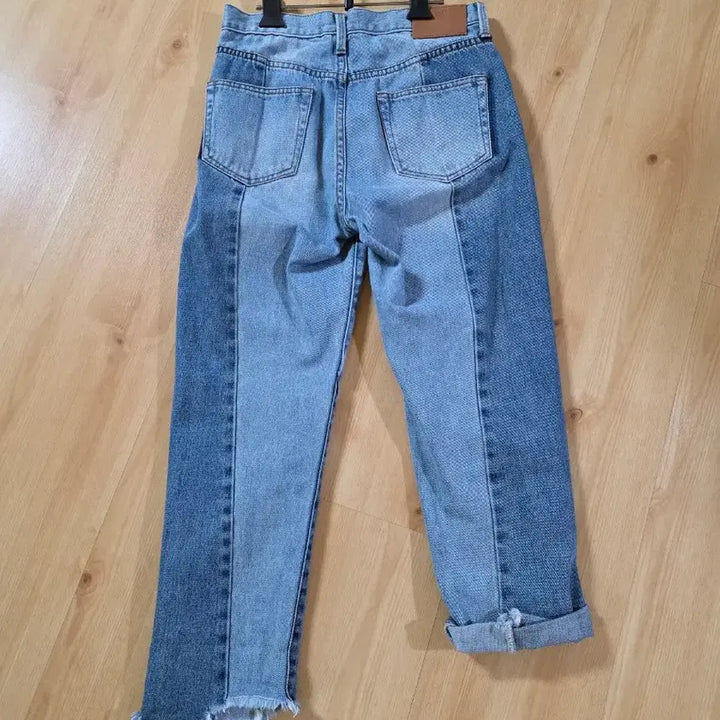 [SOLD OUT] FRAME Denim 투톤 컷오프 청바지 26