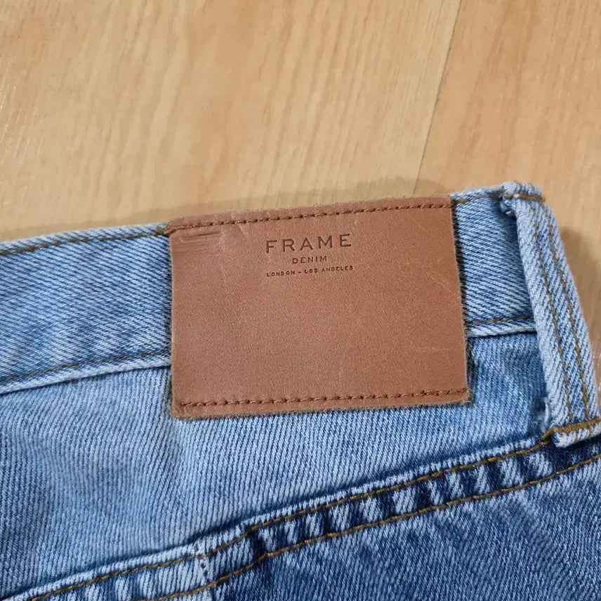 [SOLD OUT] FRAME Denim 투톤 컷오프 청바지 26