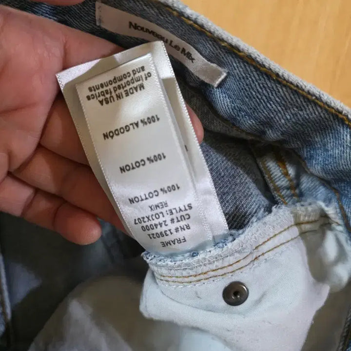 [SOLD OUT] FRAME Denim 투톤 컷오프 청바지 26