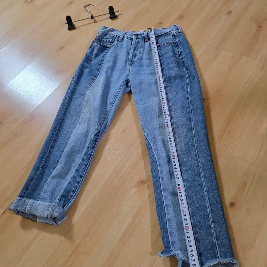 [SOLD OUT] FRAME Denim 투톤 컷오프 청바지 26