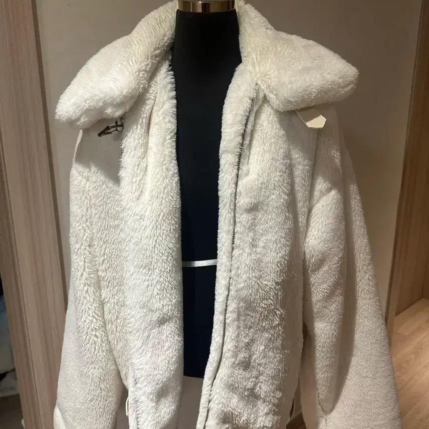 [BUNJANG] Unworn Faux Fur Mustang Coat - White Ivory Outerwear / [무료배송](1회착용) 퍼무스탕퍼코트화이트아이보리아우터교환환불불가
