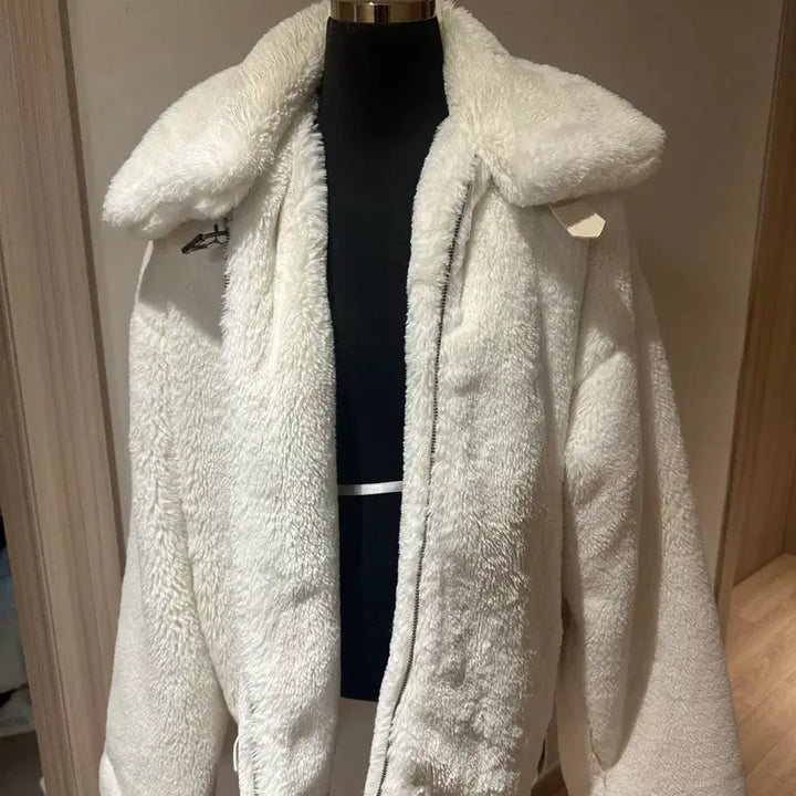 [BUNJANG] Unworn Faux Fur Mustang Coat - White Ivory Outerwear / [무료배송](1회착용) 퍼무스탕퍼코트화이트아이보리아우터교환환불불가