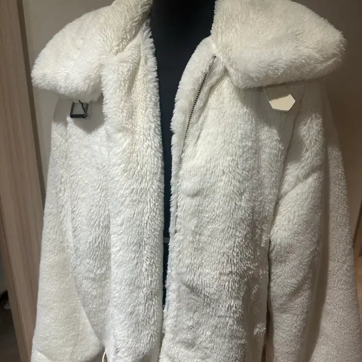 [BUNJANG] Unworn Faux Fur Mustang Coat - White Ivory Outerwear / [무료배송](1회착용) 퍼무스탕퍼코트화이트아이보리아우터교환환불불가