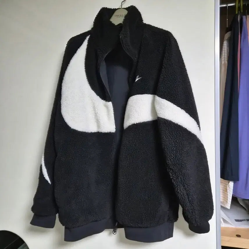 [BUNJANG] Nike Swoosh Black/White Fleece Jacket / 나이키 스우시 블랙/화이트 뽀글이 플리스 자켓