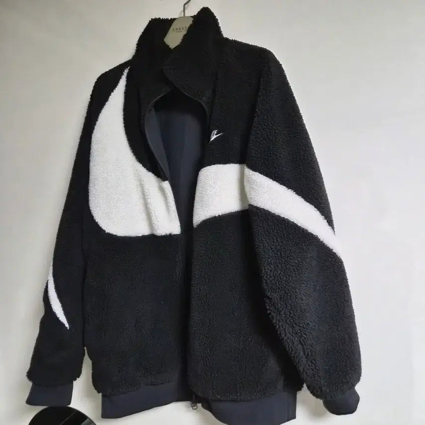 [BUNJANG] Nike Swoosh Black/White Fleece Jacket / 나이키 스우시 블랙/화이트 뽀글이 플리스 자켓