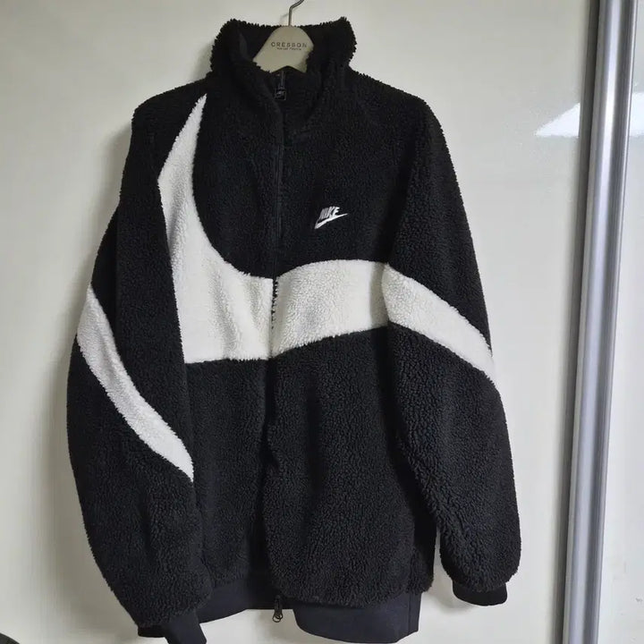 [BUNJANG] Nike Swoosh Black/White Fleece Jacket / 나이키 스우시 블랙/화이트 뽀글이 플리스 자켓