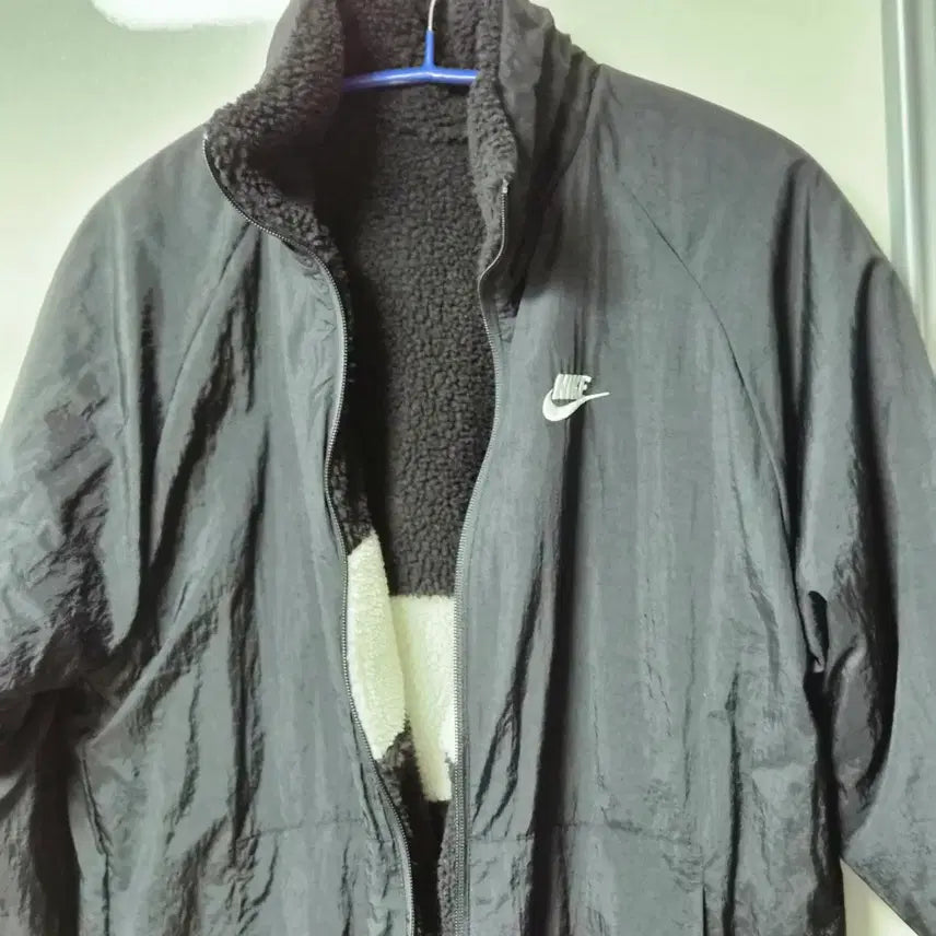 [BUNJANG] Nike Swoosh Black/White Fleece Jacket / 나이키 스우시 블랙/화이트 뽀글이 플리스 자켓