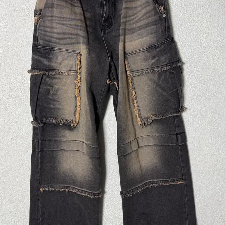 [BUNJANG] Black and Beige Distressed Denim Pants / 데미지드 팬츠